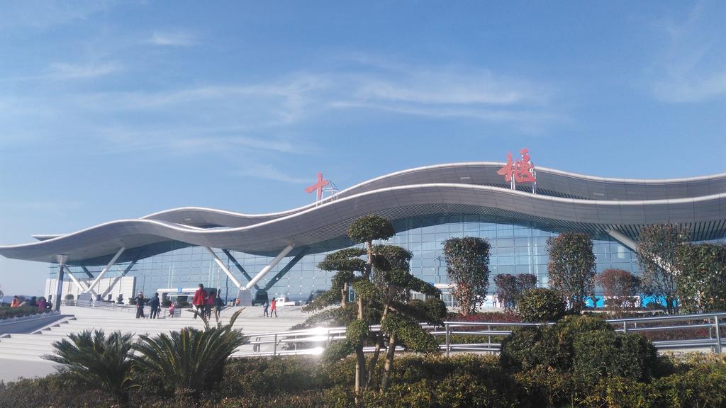 Wudangshan Yinjie Holiday Hotel Danjiangkou Exterior foto